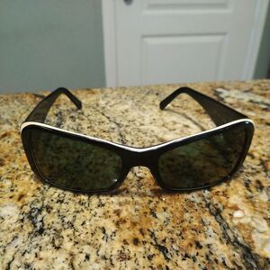 Salvatore Ferragamo Unisex Black White Eyewear Sunglasses FE 2085 Vintage Style